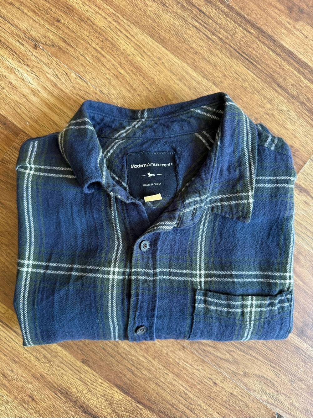 Modern Amusement Men's Blue Plaid Flannel Button Up Shirt - Size Medium